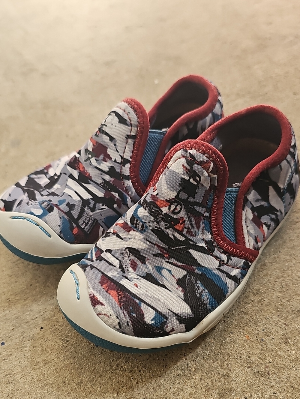 Plae Slip-On Shoes Migi Glacier Grey Toddler 8.5 Athletic Sneakers Maroon Blue